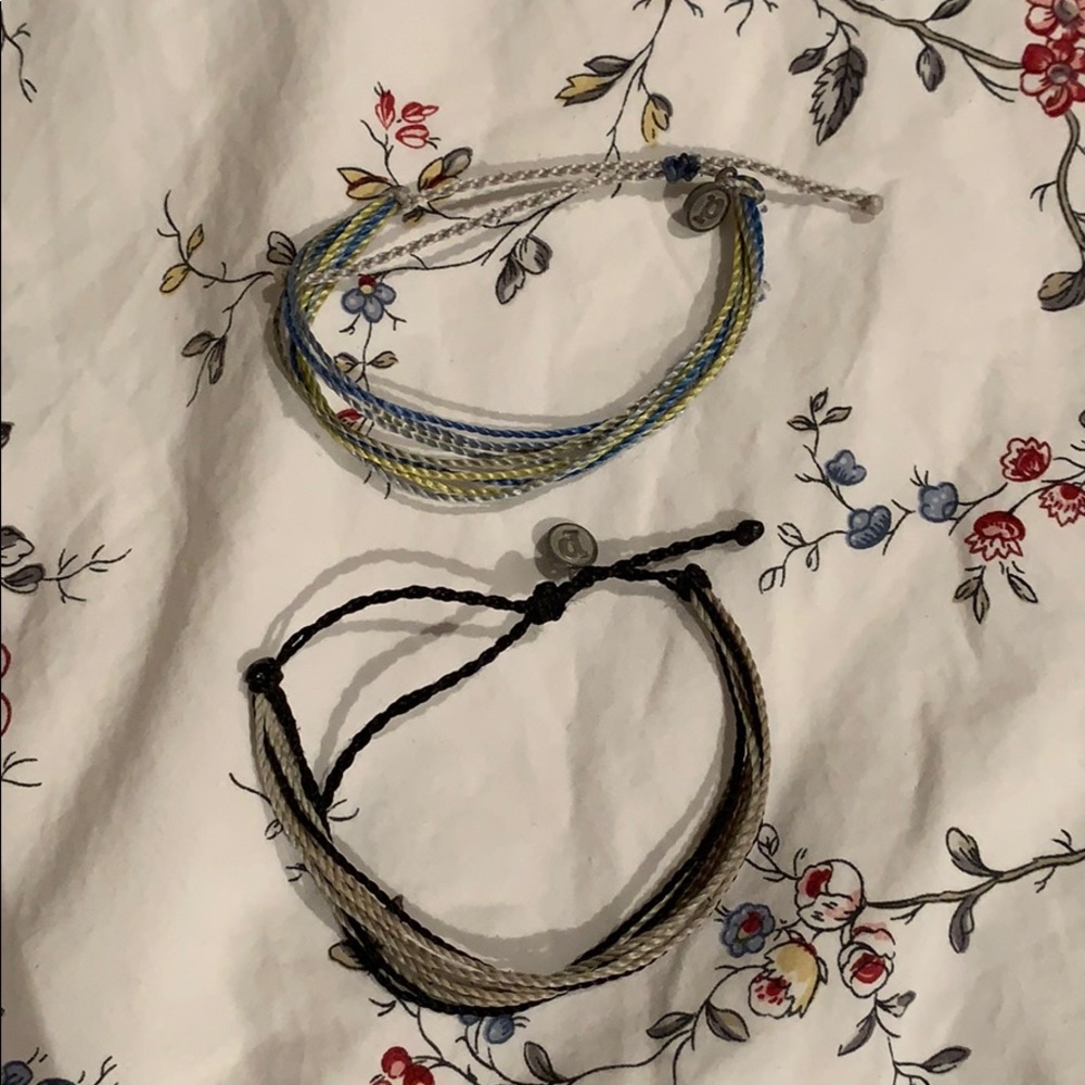 2 pura vida bracelets